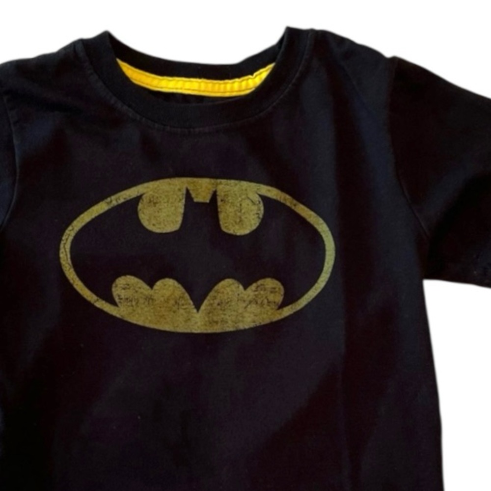Batman Boys 5T Black Yellow Short Sleeve Graphic Bat Logo Tee